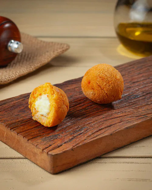 Bolinho gourmet de cenoura com queijo gorgonzola